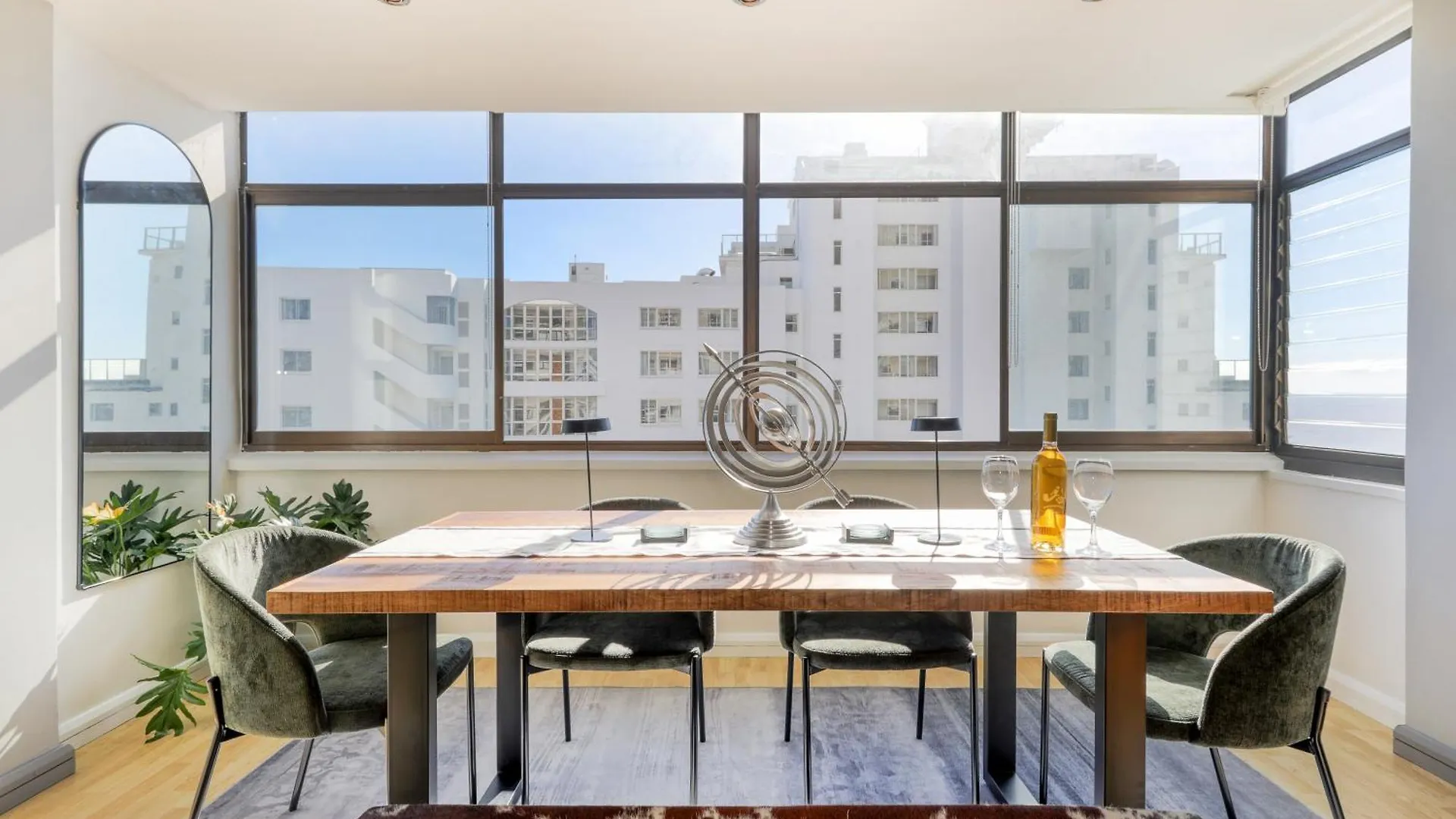 Backup-Powered Bantry Bay View 2 Bed Apartment Cape Town Güney Afrika