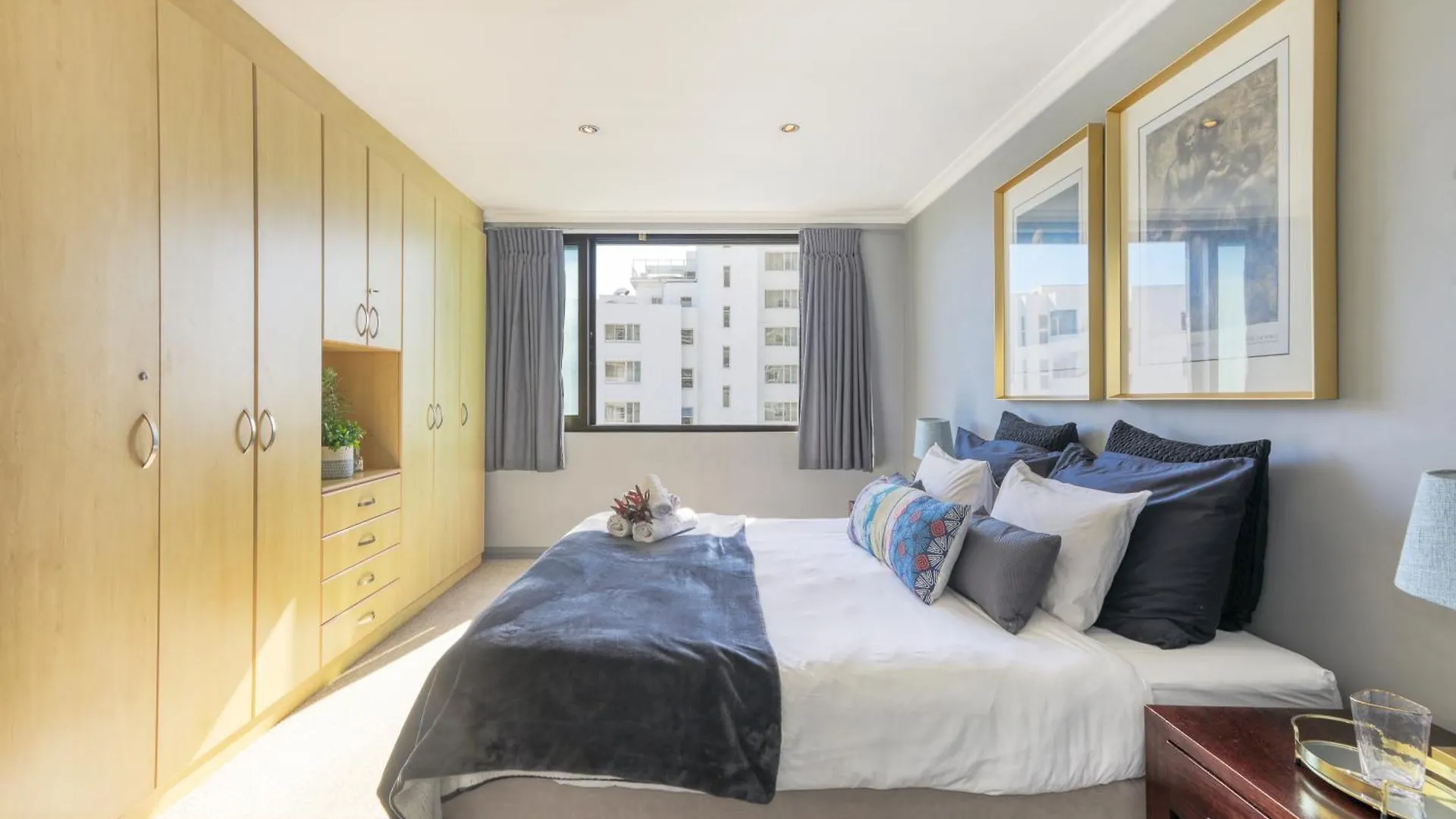 Backup-Powered Bantry Bay View 2 Bed Apartment Cape Town