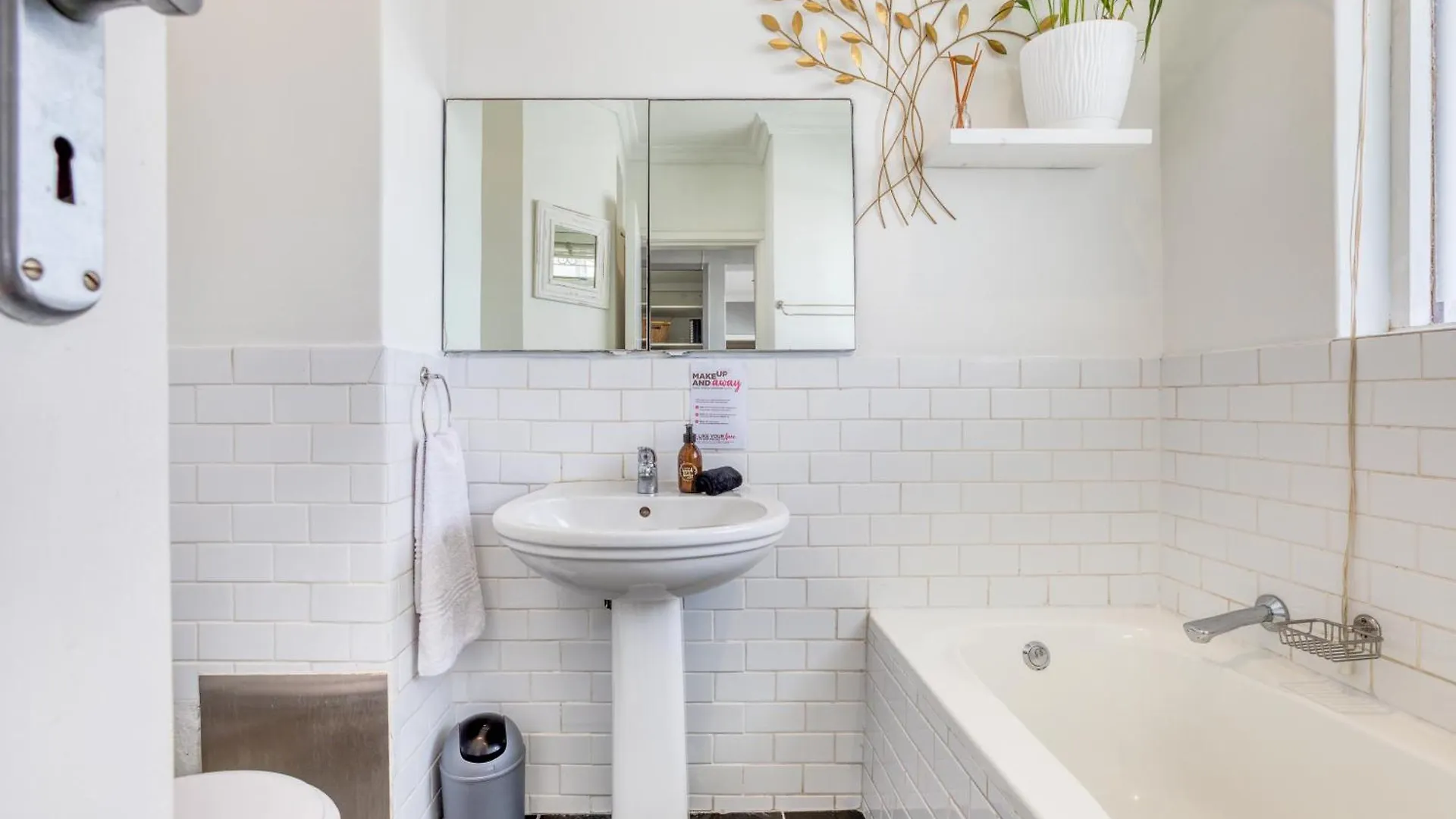 Backup-Powered Bantry Bay View 2 Bed Apartment Cape Town