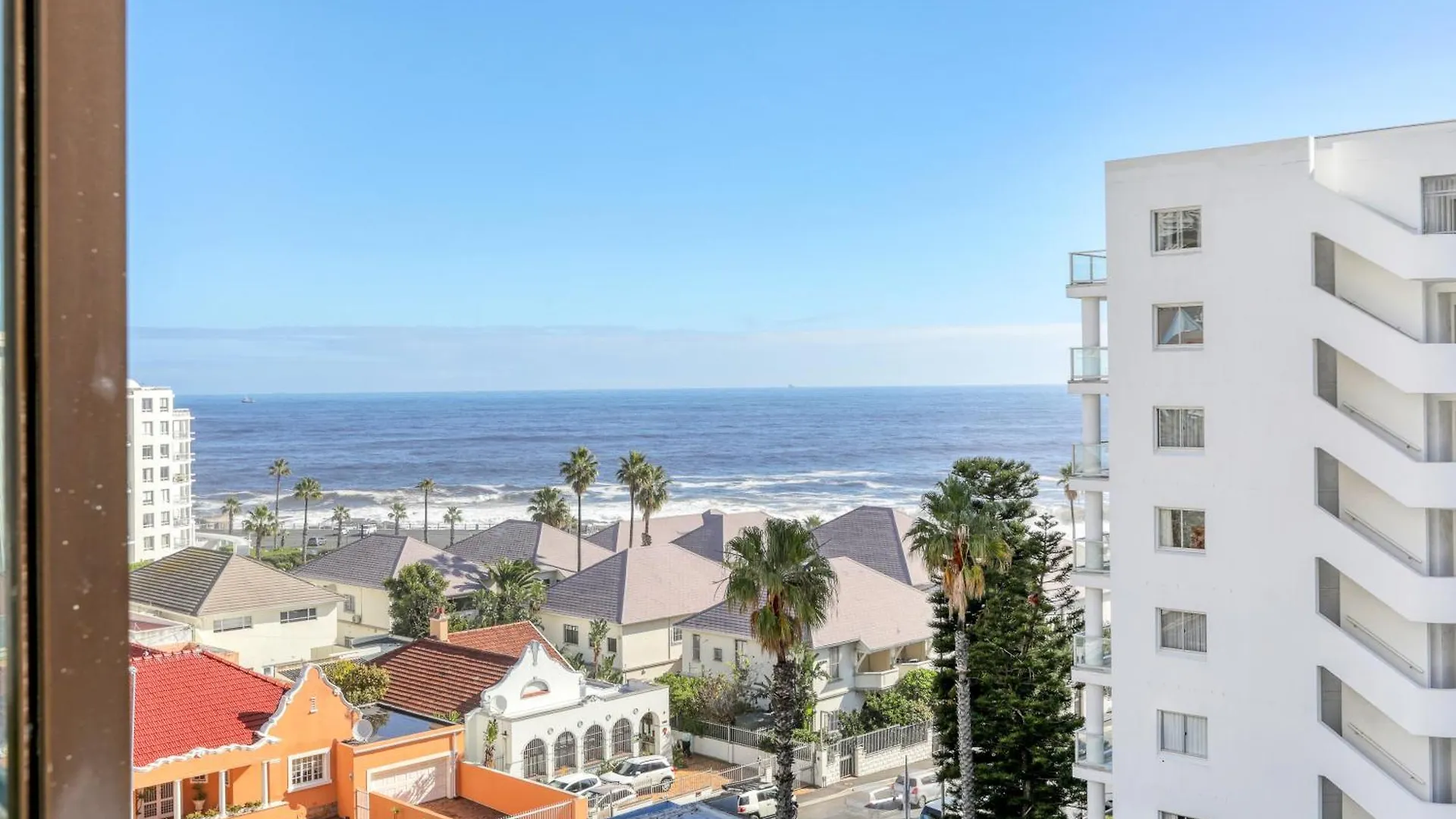 Backup-Powered Bantry Bay View 2 Bed Apartment Cape Town 0*,  South Africa