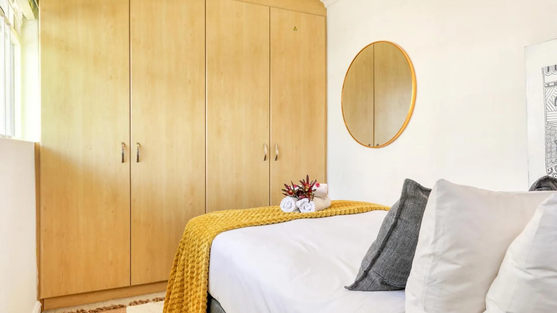 Backup-Powered Bantry Bay View 2 Bed Apartment Cape Town