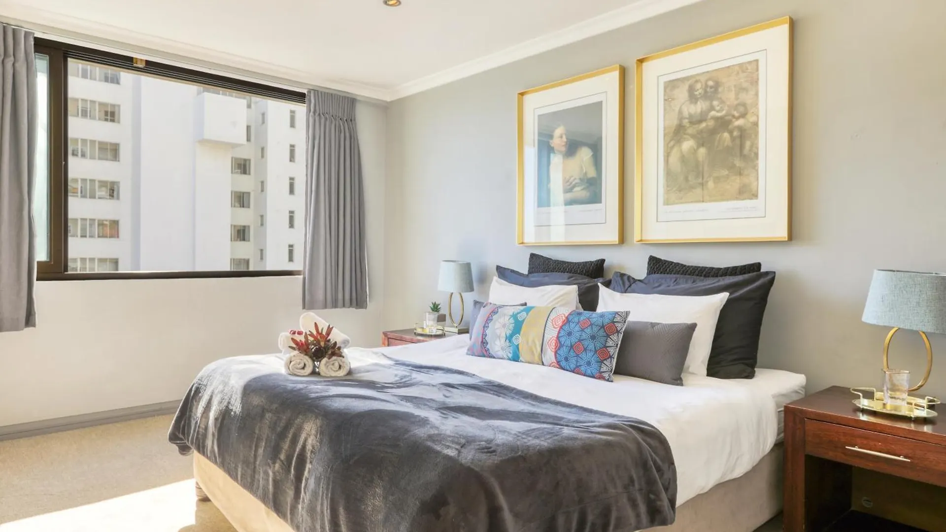 Backup-Powered Bantry Bay View 2 Bed Apartment Cape Town