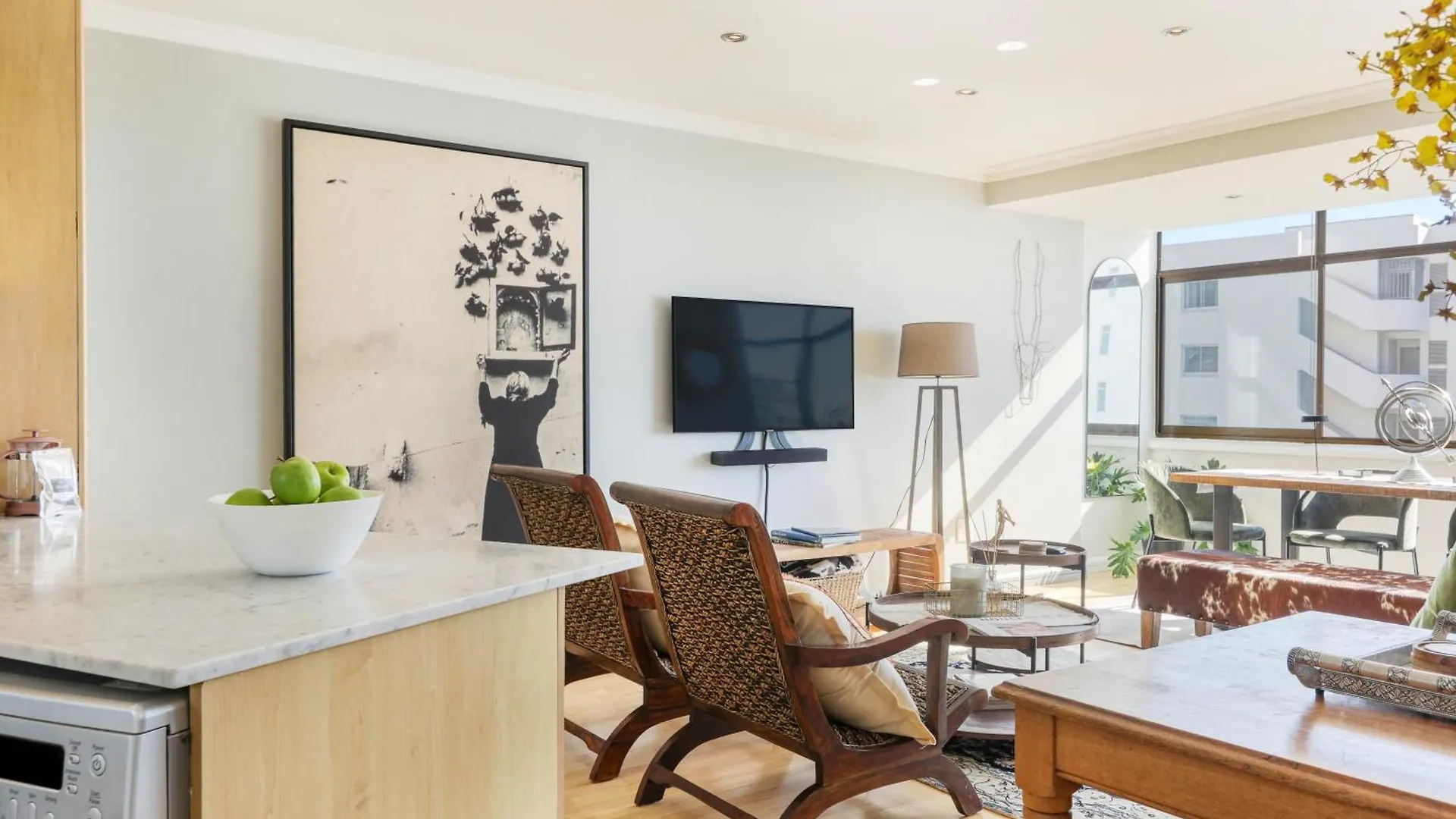 Backup-Powered Bantry Bay View 2 Bed Apartment Cape Town