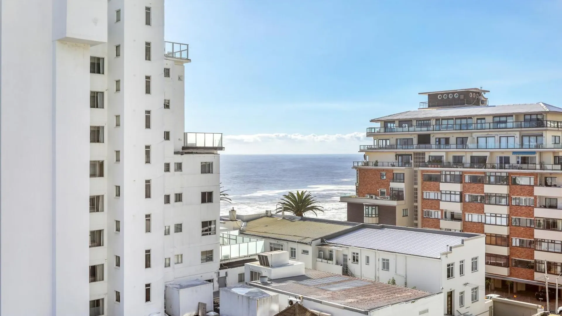 Backup-Powered Bantry Bay View 2 Bed Apartment Cape Town